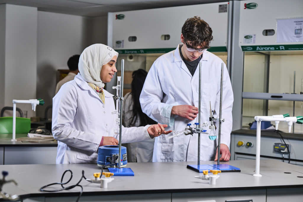 Students in biology classroom doing an experiment