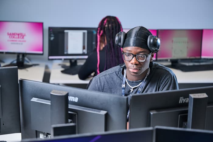 Student-Area-Book-a-college-PC