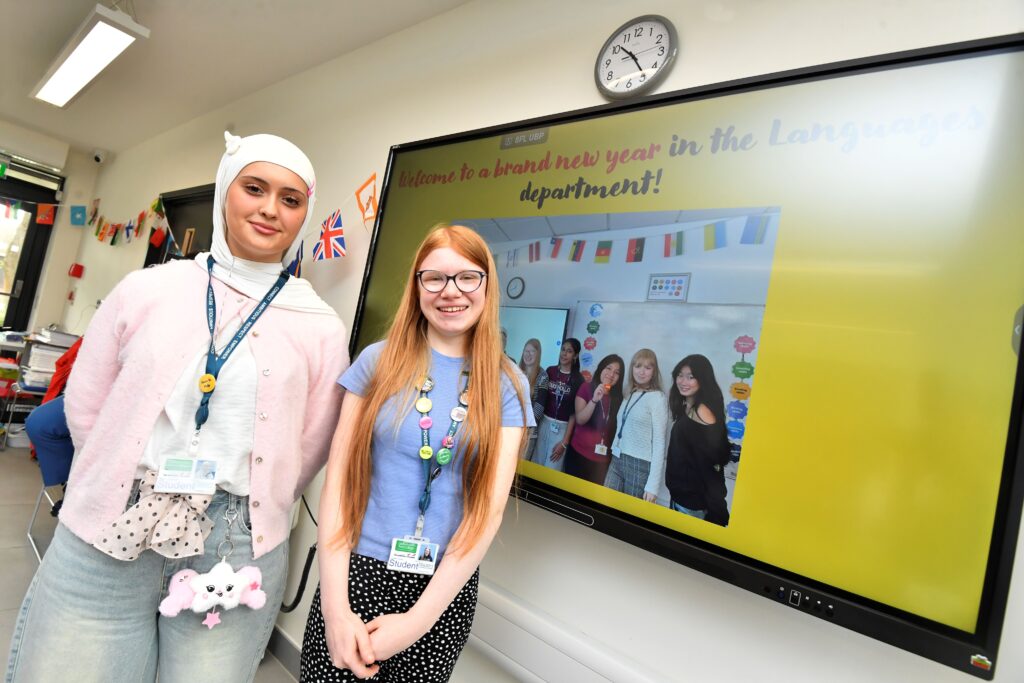 Two languages mentors show their presentation on screen